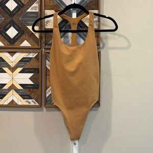 ALO Yoga Sleek Back Bodysuit in Toffee sz Small